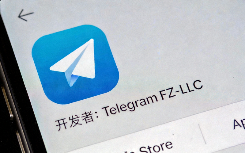iOS App Store中Telegram官方应用页面截图：显示蓝色纸飞机图标与开发者信息