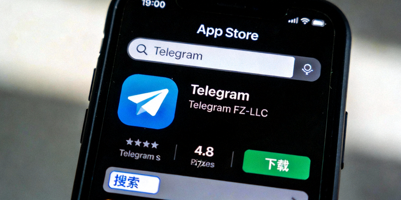 iPhone的App Store中搜索并下载Telegram官方应用的界面截图
